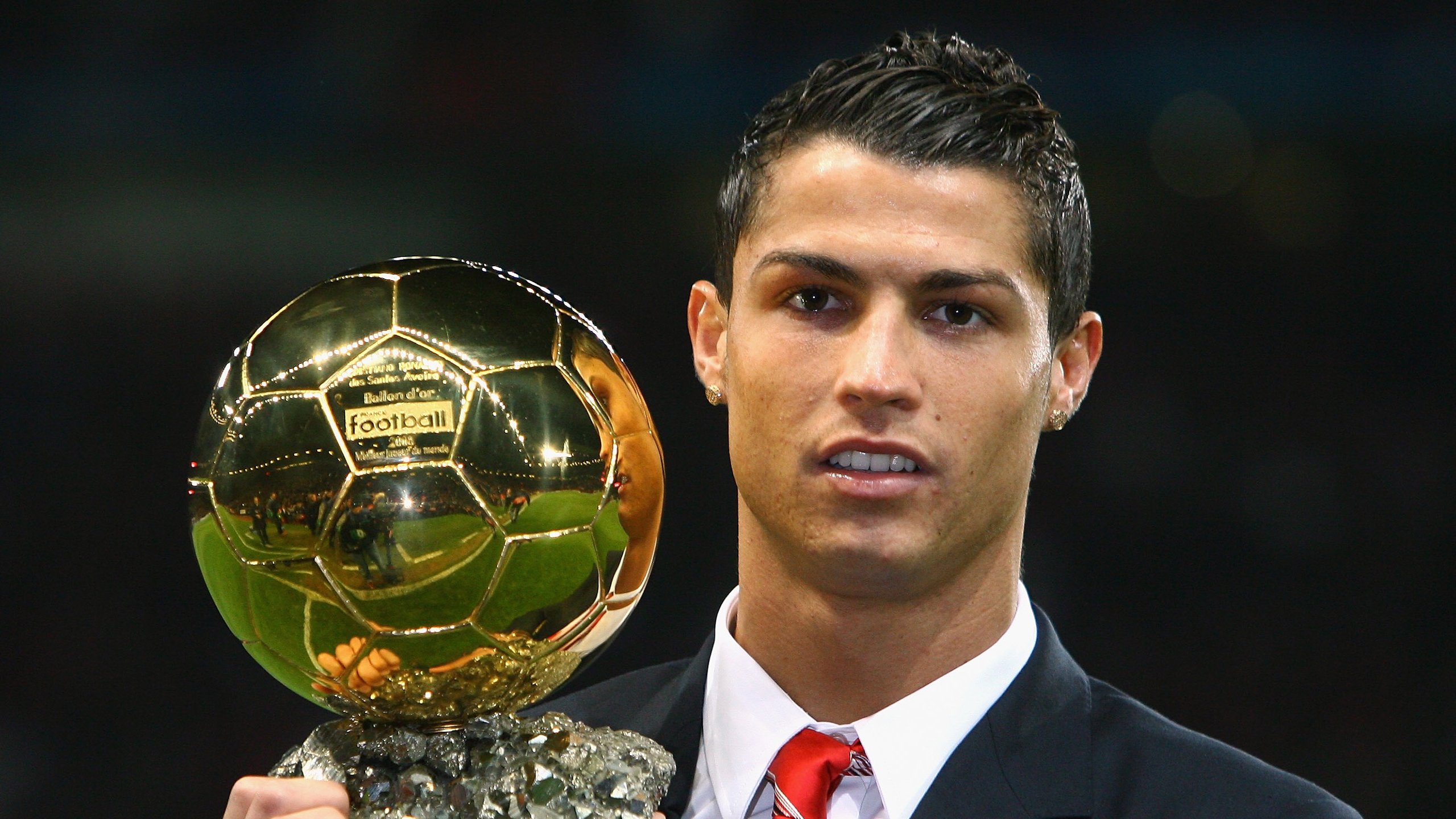 詹姆斯赛事官方发布问鼎冠军新规，曼联争议不断！